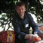 Photo of Yaroslavl mayoral candidate Yevgeniy Urlashov experiences what it’s like to volunteer in a food bank in Seattle, WA on a Rule of Law program (2007).